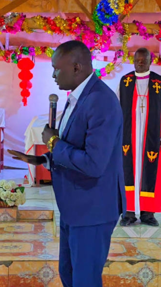 Ateny Pech Ariik engaging with the congregation